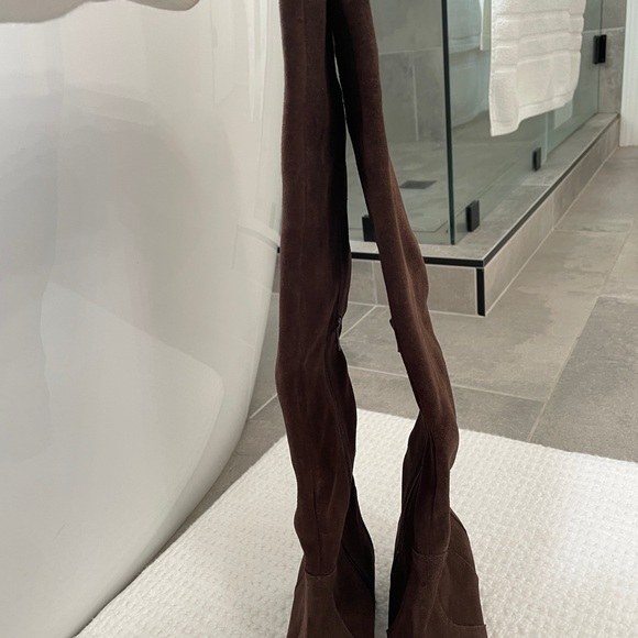 New Loval over-the-knee boot from CC
Corso Como - Picture 8 of 11